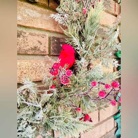 Icy Pine & Sugar Berry Cardinal Wreath - Picture 6 of 11